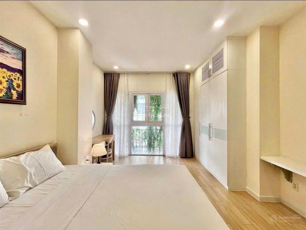 Cho thuê căn hộ trên đường lớn thạch thị thanh quận 1