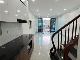 Bán nhà tứ liên, tây hồ 33m2, 3 tầng, mt 4m, 3.7 tỷ mặt ngõ thông, kinh doanh, ô tô tránh