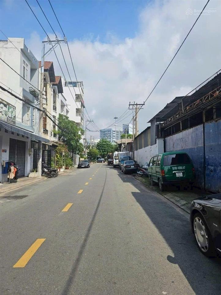 Nhà xưởng ngay chân cầu vượt quang trung q12. đường xe công 2563m2 giá 65tỷ