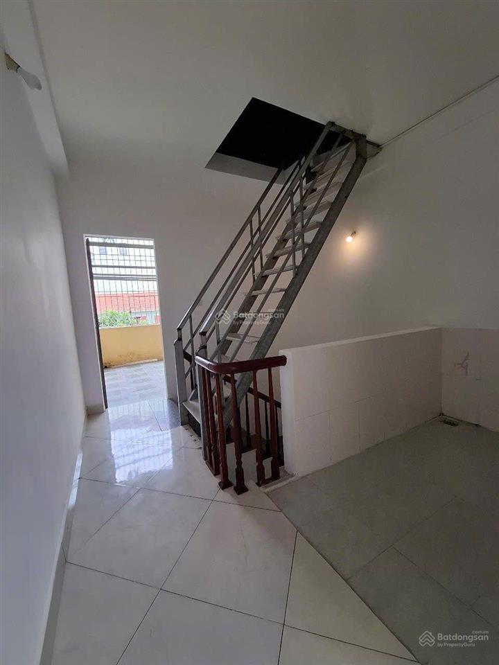 Nhà đẹp ở ngay 35mx5t sổ chủ để két giao dịch ngay ngõ thông ô tô qua nhà hữu lê , hữu hòa