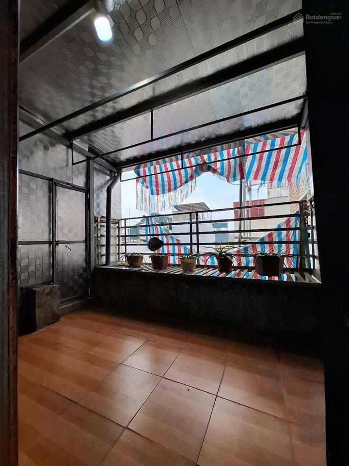 Nhà đẹp ở ngay 35mx5t sổ chủ để két giao dịch ngay ngõ thông ô tô qua nhà hữu lê , hữu hòa