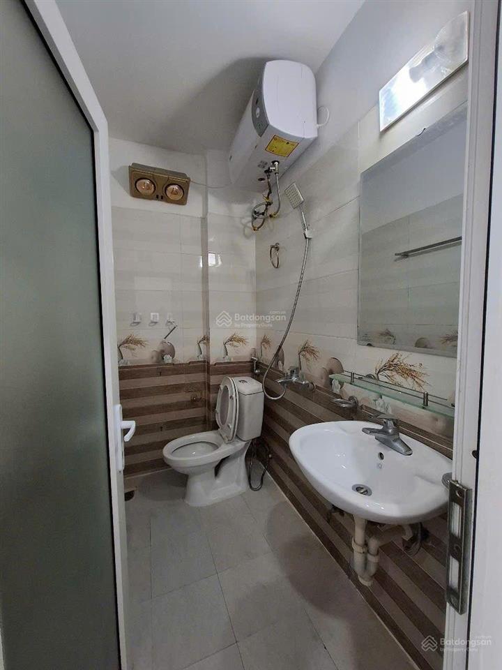 Nhà đẹp ở ngay 35mx5t sổ chủ để két giao dịch ngay ngõ thông ô tô qua nhà hữu lê , hữu hòa