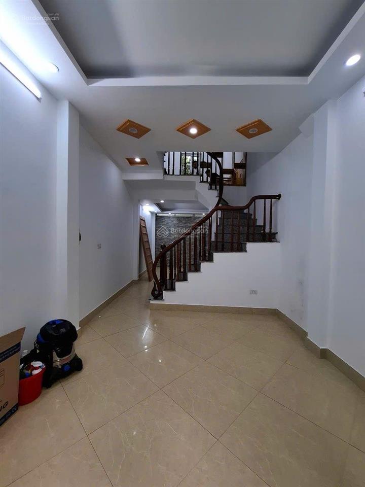 Nhà đẹp ở ngay 35mx5t sổ chủ để két giao dịch ngay ngõ thông ô tô qua nhà hữu lê , hữu hòa