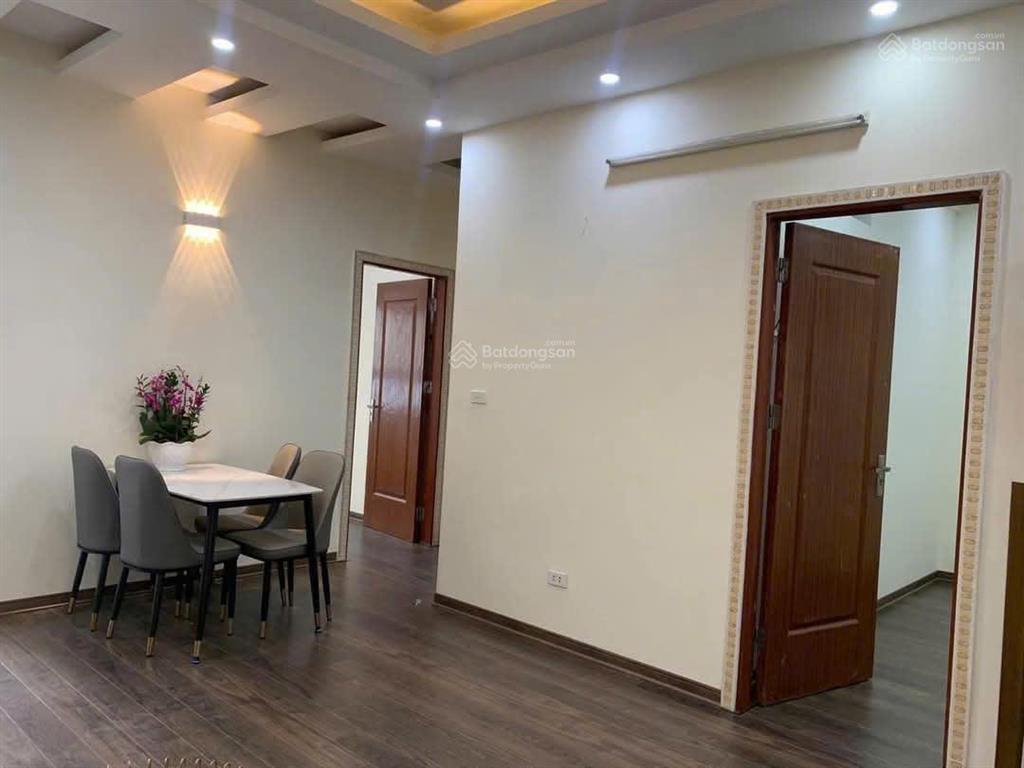 Chính chủ cần tiền gửi bán căn hộ 77m 3pn 2vs sổ đỏ lâu dài nội thất đầy đủ giá nhỉnh 4 tỷ tòa 10c