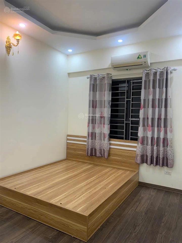 Chính chủ cần tiền gửi bán căn hộ 77m 3pn 2vs sổ đỏ lâu dài nội thất đầy đủ giá nhỉnh 4 tỷ tòa 10c