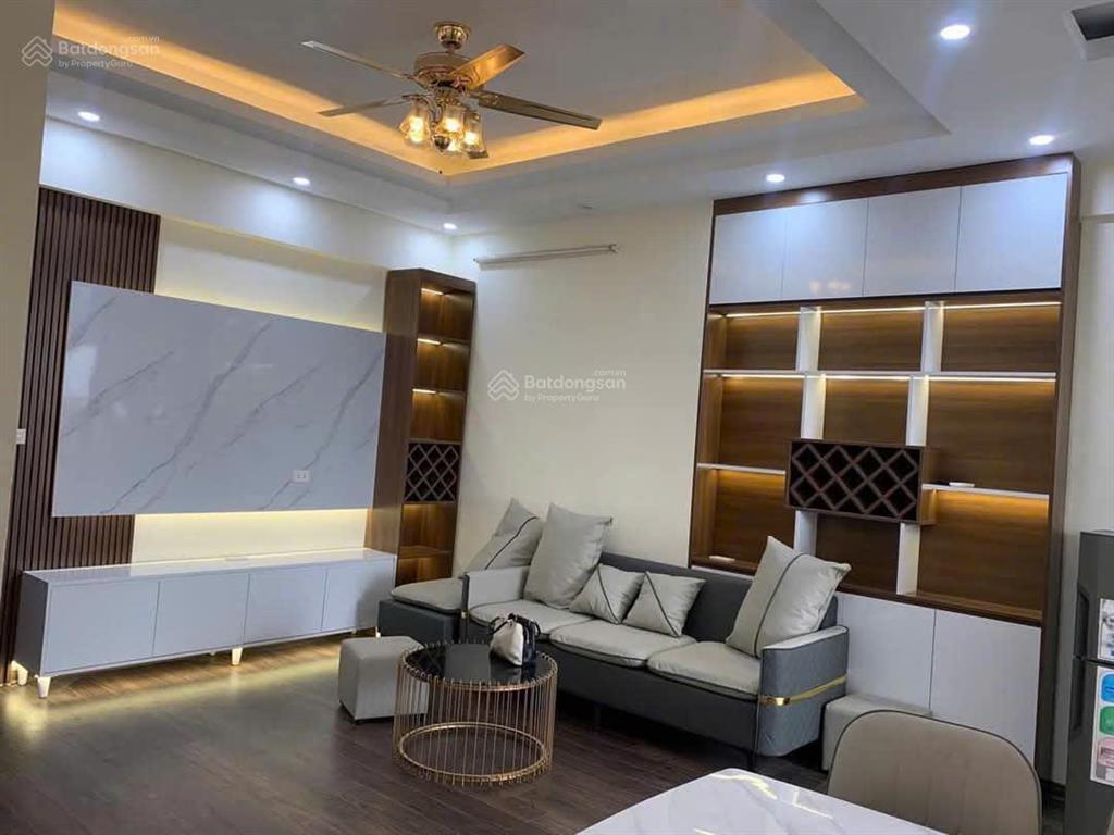 Chính chủ cần tiền gửi bán căn hộ 77m 3pn 2vs sổ đỏ lâu dài nội thất đầy đủ giá nhỉnh 4 tỷ tòa 10c
