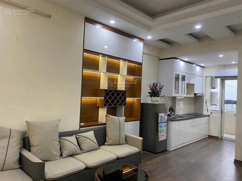 Chính chủ cần tiền gửi bán căn hộ 77m 3pn 2vs sổ đỏ lâu dài nội thất đầy đủ giá nhỉnh 4 tỷ tòa 10c