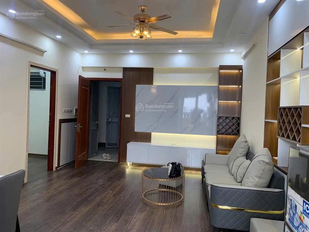 Chính chủ cần tiền gửi bán căn hộ 77m 3pn 2vs sổ đỏ lâu dài nội thất đầy đủ giá nhỉnh 4 tỷ tòa 10c