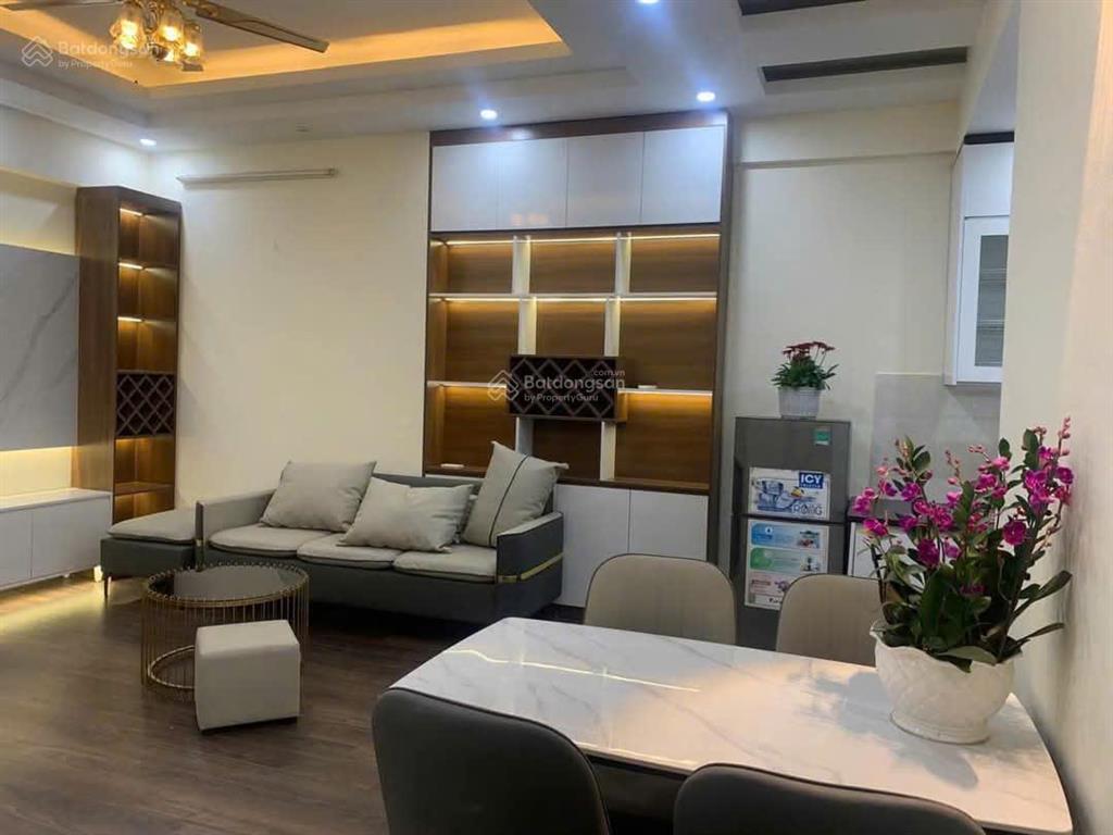 Chính chủ cần tiền gửi bán căn hộ 77m 3pn 2vs sổ đỏ lâu dài nội thất đầy đủ giá nhỉnh 4 tỷ tòa 10c