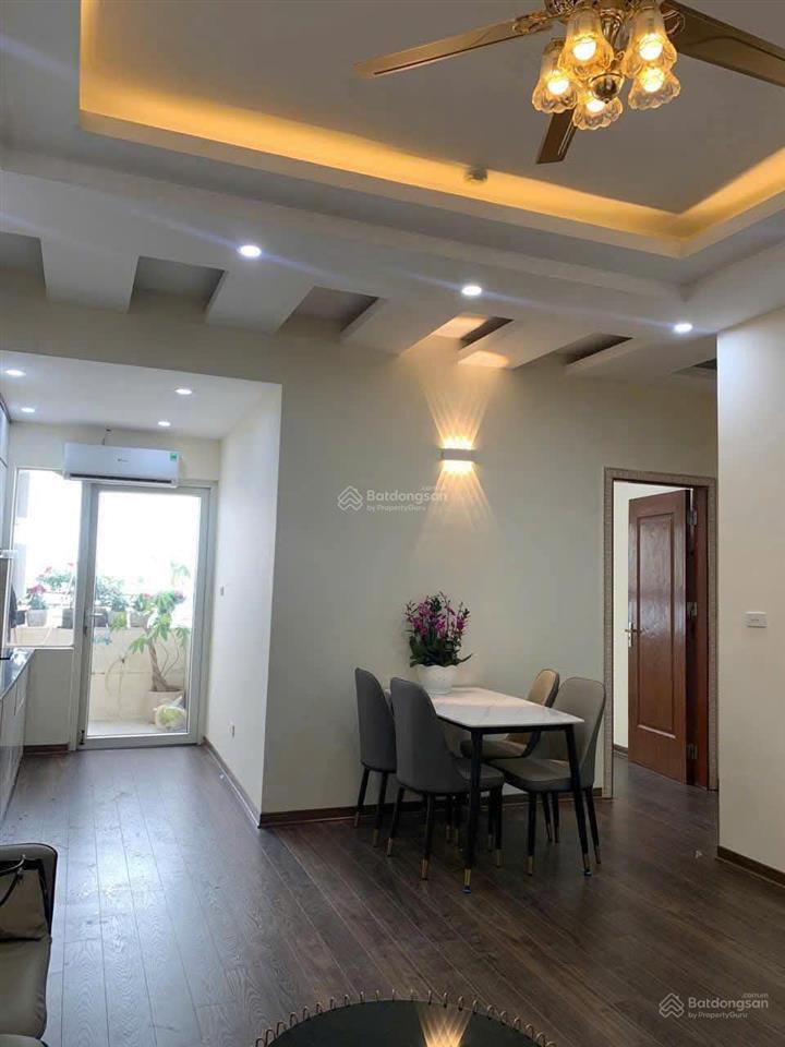 Chính chủ cần tiền gửi bán căn hộ 77m 3pn 2vs sổ đỏ lâu dài nội thất đầy đủ giá nhỉnh 4 tỷ tòa 10c