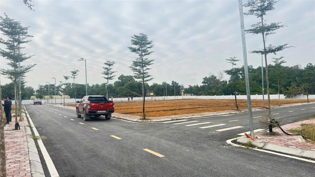 Chính chủ cần tiền bán gấp lô đất diện tích 102m2, pháp lý sổ đỏ full thổ cư. đường ô tô tránh