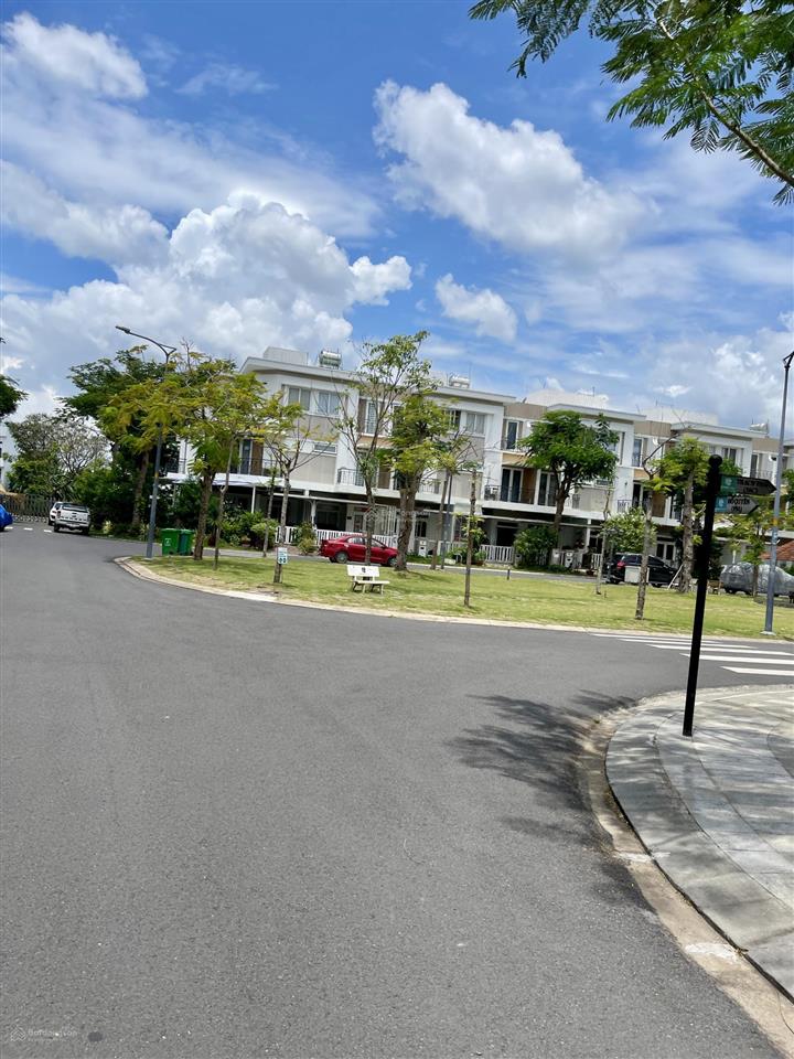 Nhà lovera park hoàn thiện nội thất, giá tốt nhất khu