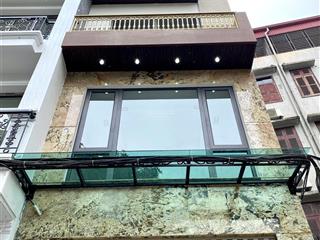 Nhà mặt phố long biên, gần bến xe, vị trí đẹp, kinh doanh tốt, thang máy, 7 tầng, 40m2, giá 14.5 tỷ