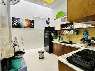 Hiếm nhà 2 tầng ngay chợ thủ đức 60 m2 giá chỉ 3,8 tỷ