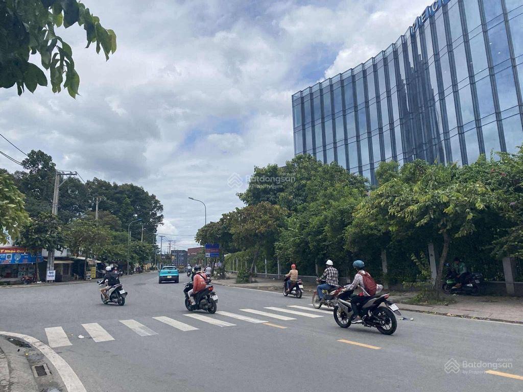 Hiếm nhà 3 tầng 4 phòng ngủ phường trường thọ xe hơi tận nhà