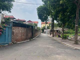 Bán đất đa tốn ô tô vào cửa, đất vuông vắn, ngõ thông.