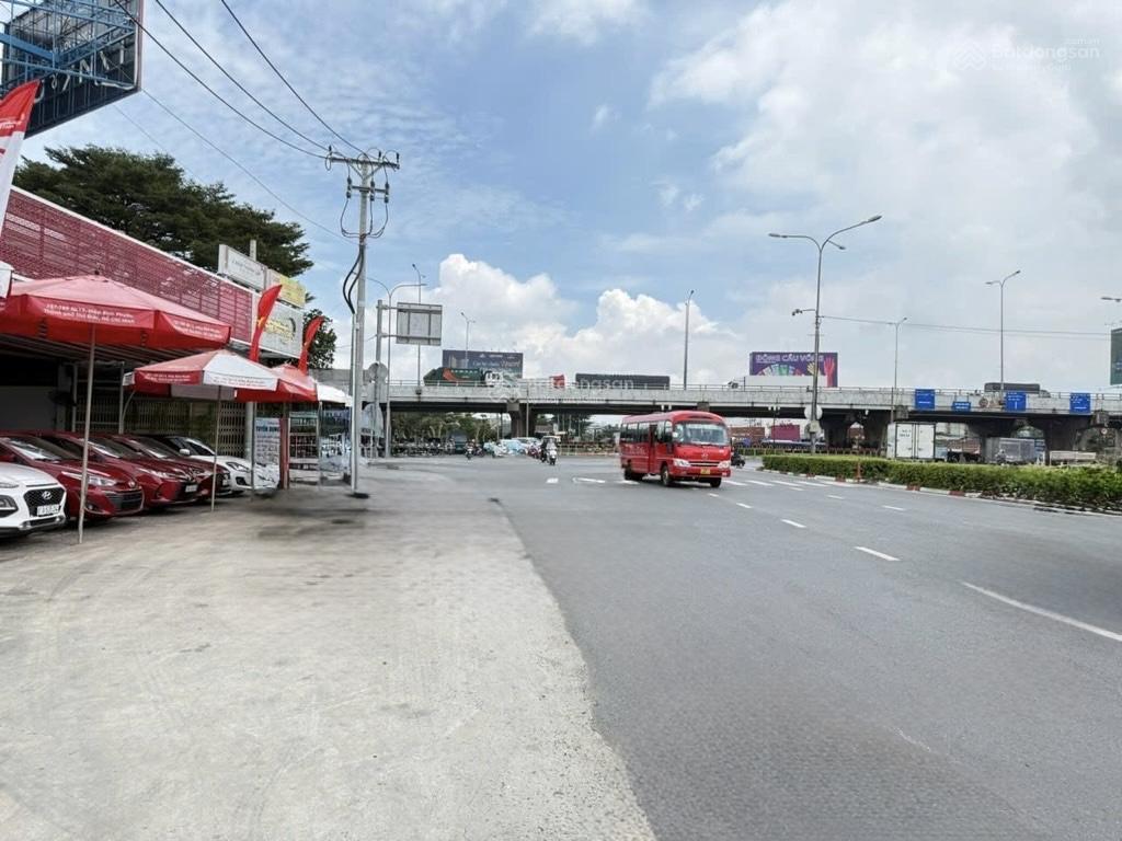 Nhà ql13  ngay ngã tư cầu vượt bình phước  105m2  3.95tỷ