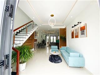 Bán nhanh nhà vị trí cực đẹp tại đường tô hiến thành, q10 gần nhà thờ giáo xứ hoà hưng, giá 2tỷ05