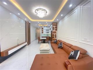 Bán nhà hoàng cầu đống đa gần 50m2 nhà đẹp ở luôn gần quận ủy, hồ hoàng cầu chỉ hơn 12 tỷ