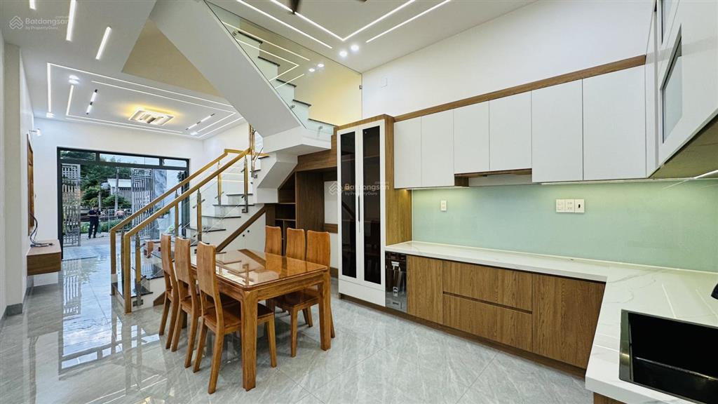 Bán nhà mới 3 tầng 4x22m 4 phòng ngủ tại phước tân, đồng nai. sổ riêng full thổ cư, full nội thất