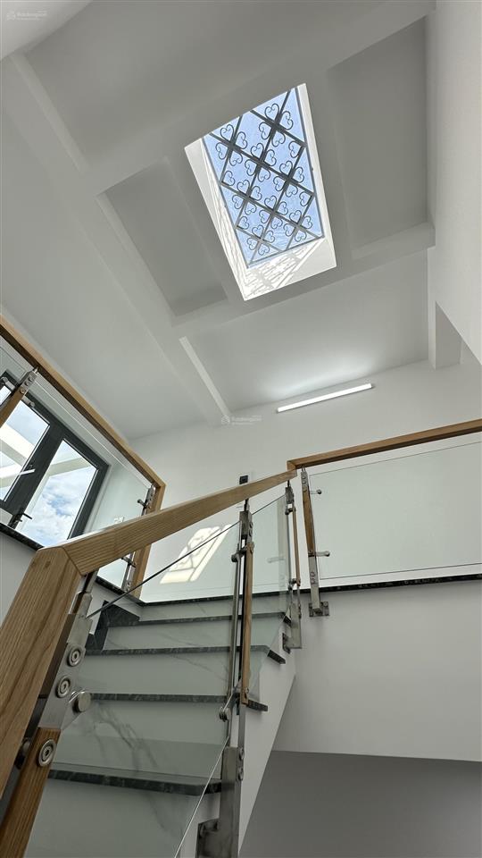 Bán nhà mới 3 tầng 4x22m 4 phòng ngủ tại phước tân, đồng nai. sổ riêng full thổ cư, full nội thất