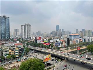 Bán căn chung cư 107 nguyễn chí thanh.
dt 105m2, 3 phòng ngủ, 1 khách giá 8.6 tỷ