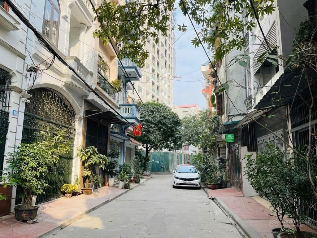 8.5 tỷ 36m2 5 tầng phân lô ô tô đỗ cổng phùng chí kiên