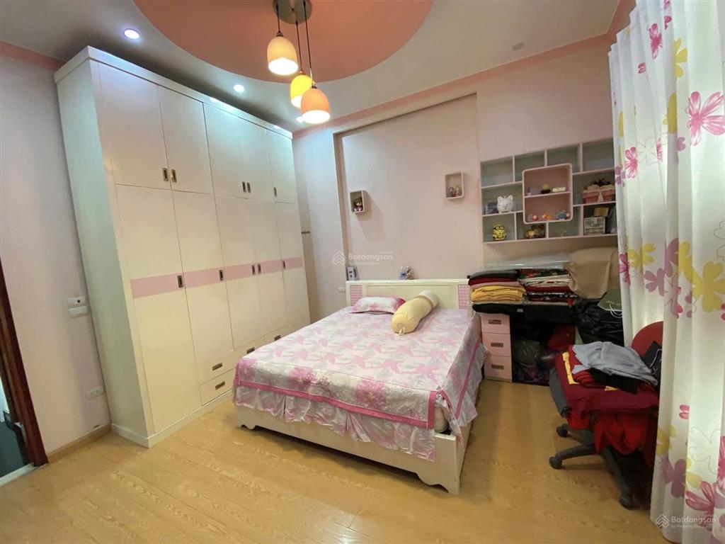 Bán nhà hoàng quốc việt  cầu giấy  90m2x4t  ô tô đỗ  xây tòa cho thuê dòng tiền khủng