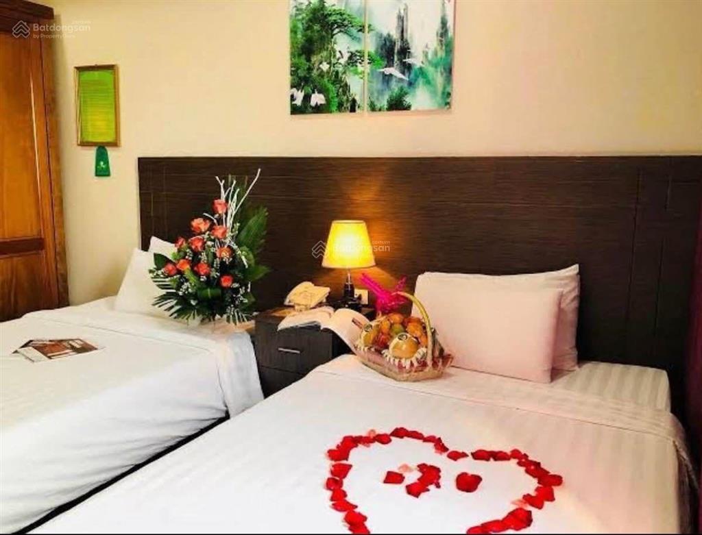 Khách sạn hạng sang  doanh thu 2.2 tỷ/năm  220m2x10t, mt 9.8m  trần duy hưng  cầu giấy  ô tô