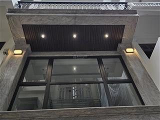 Hoàng quốc việt 65m2, 7 tầng, mt 4.5m, phân lô, thang máy, ô tô tránh, 31.8 tỷ
