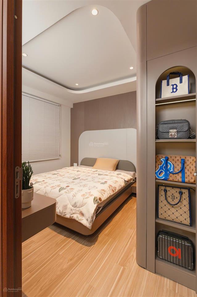 Thuê chung cư gold view 2pn 2wc 75m2 nội thất mới 100% tôn gỗ ấm cúng ngay