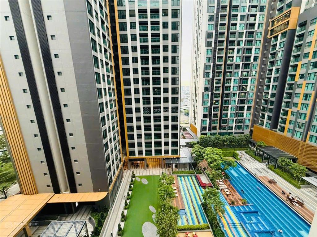 Thuê delasol 2pn2wc 78m2 mới 100% ban công view hồ bơi yên tĩnh ngay quận 4 sát q1 q3  0775 924 ***