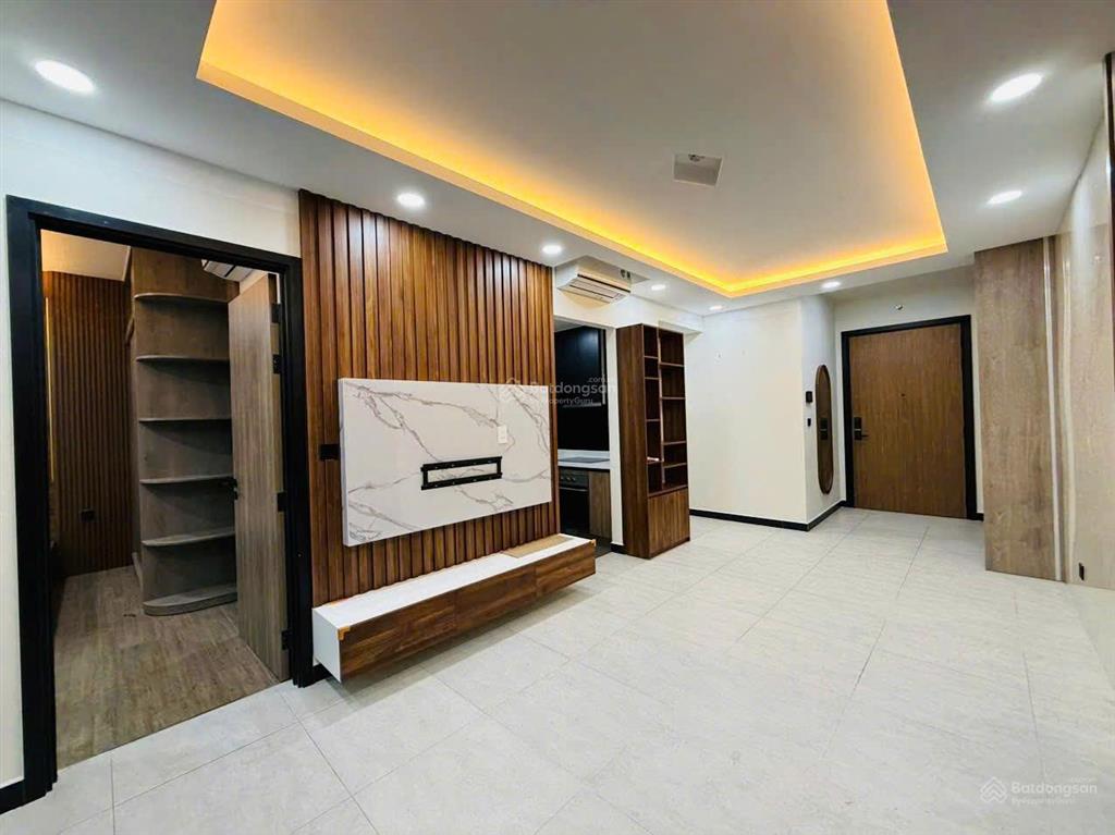 Thuê delasol 2pn2wc 78m2 mới 100% ban công view hồ bơi yên tĩnh ngay quận 4 sát q1 q3  0775 924 ***