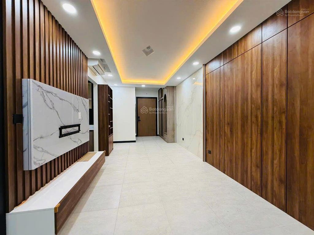 Thuê delasol 2pn2wc 78m2 mới 100% ban công view hồ bơi yên tĩnh ngay quận 4 sát q1 q3  0775 924 ***