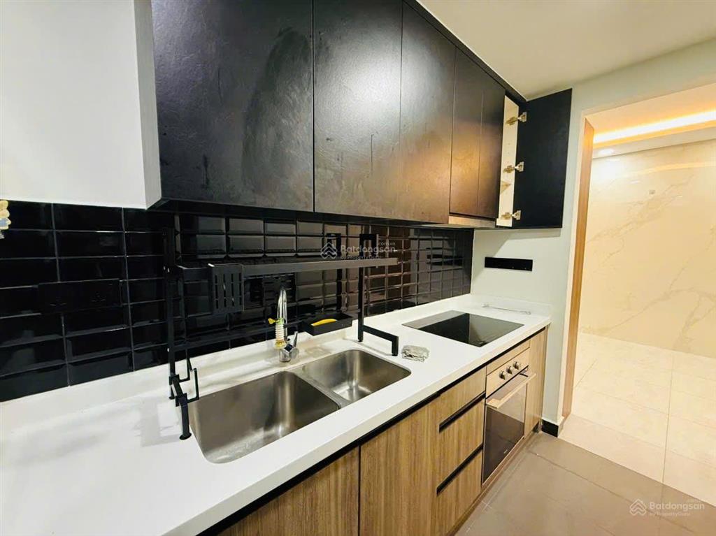 Thuê delasol 2pn2wc 78m2 mới 100% ban công view hồ bơi yên tĩnh ngay quận 4 sát q1 q3  0775 924 ***