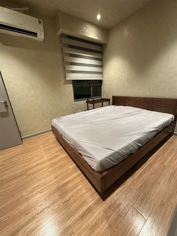 Thuê 2pn 2wc 80m2 tôn gỗ mới 100% ban công view chill  bến vân đồn quận 4 gần q1 q3  0775 924 ***