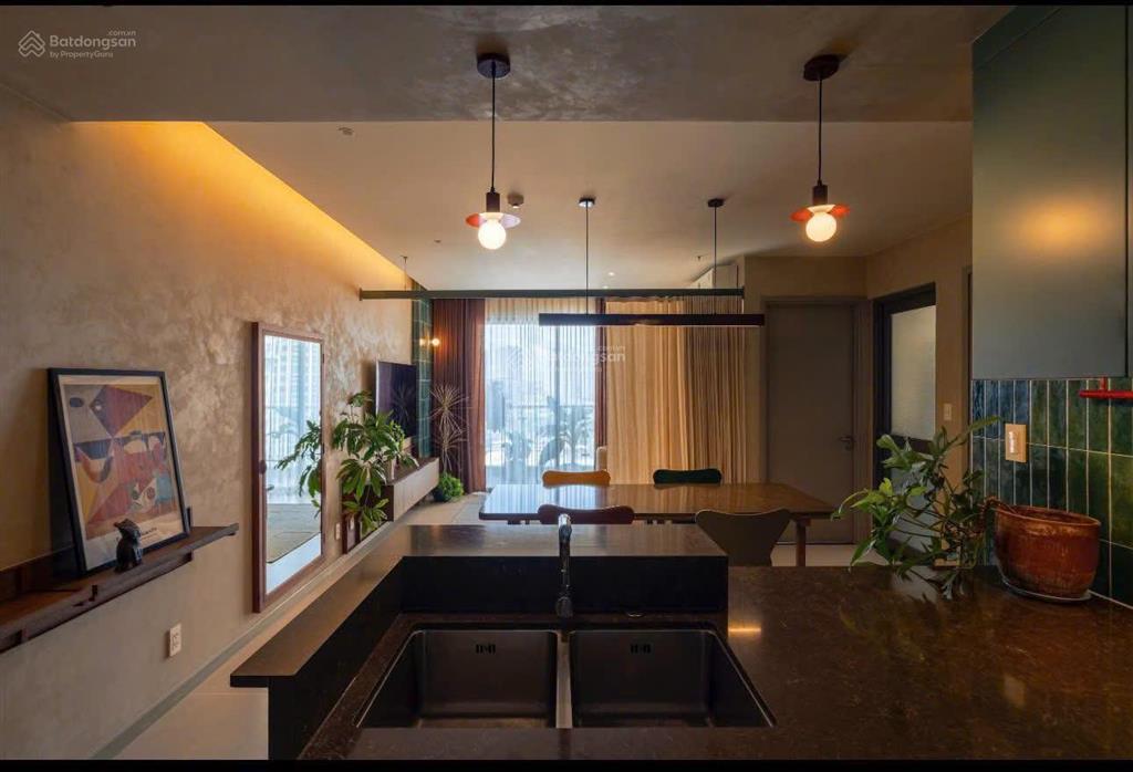 Thuê 2pn 2wc 80m2 tôn gỗ mới 100% ban công view chill  bến vân đồn quận 4 gần q1 q3  0775 924 ***