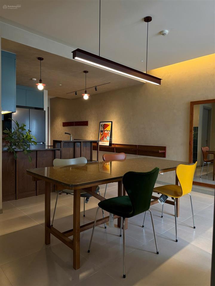 Thuê 2pn 2wc 80m2 tôn gỗ mới 100% ban công view chill  bến vân đồn quận 4 gần q1 q3  0775 924 ***