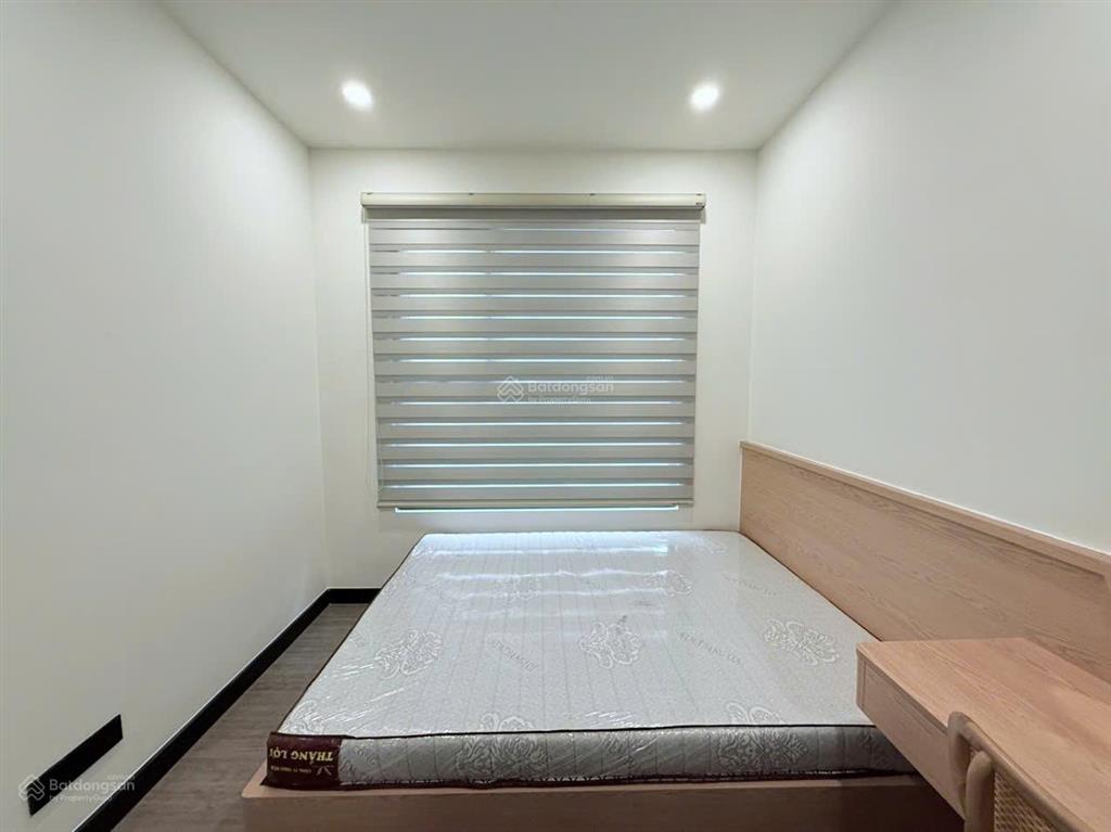 Thuê de la sol mới 100% 2pn2wc 76m2 ban công view sông siêu thoáng bến vân đồn quận 4 0775 924 ***