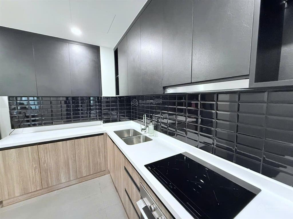 Thuê de la sol mới 100% 2pn2wc 76m2 ban công view sông siêu thoáng bến vân đồn quận 4 0775 924 ***