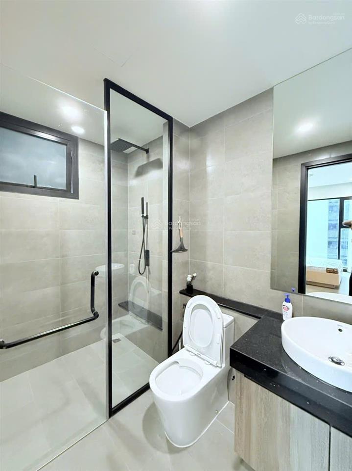 Thuê de la sol mới 100% 2pn2wc 76m2 ban công view sông siêu thoáng bến vân đồn quận 4 0775 924 ***