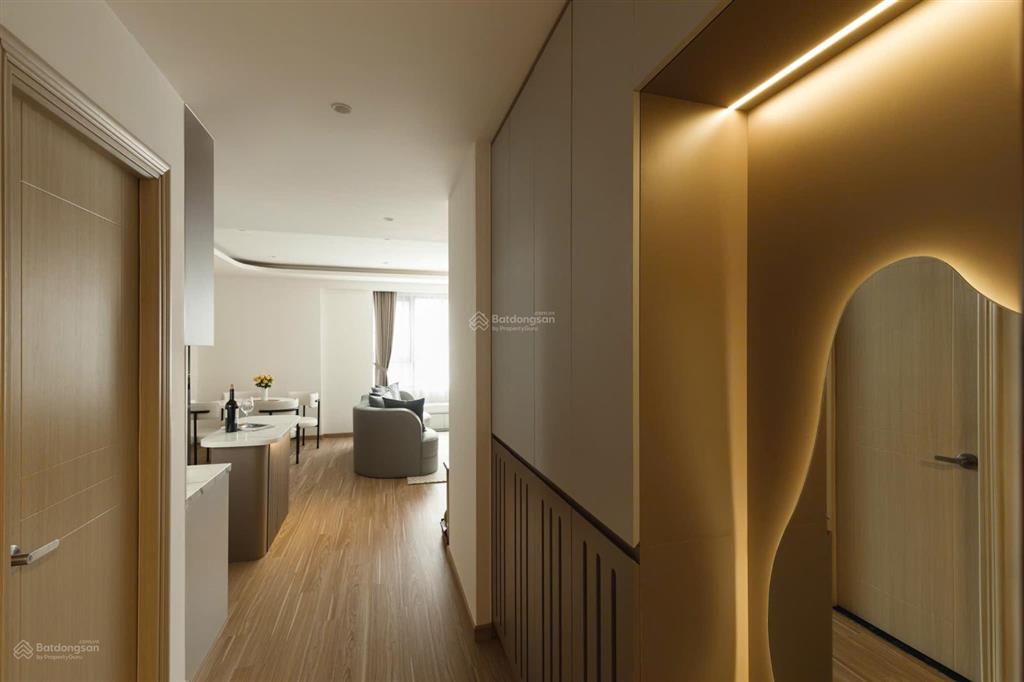 Thuê cc gold view 2pn 2wc 80m2 nội thất mới 100% tôn gỗ ấm cúng ngay bến vân đồn q4  0775 924 ***