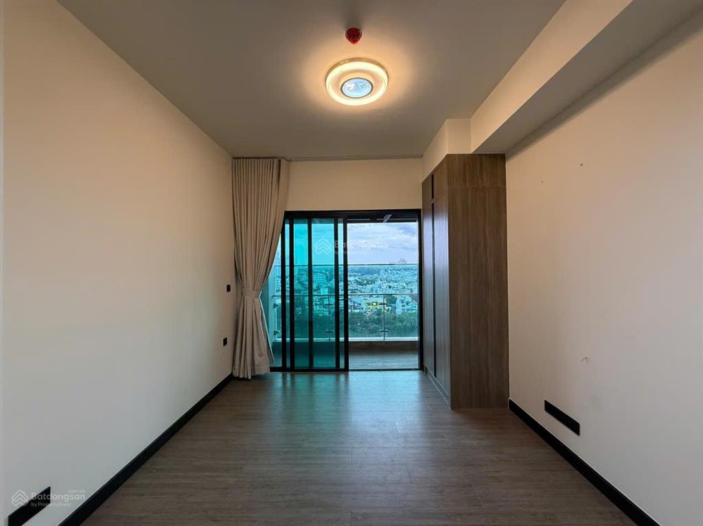 Thuê de la sol 35m2 ban công view sông siêu thoáng ngay bến vân đồn quận 4 sát q1 q4  0775 924 ***