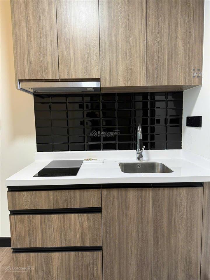 Thuê de la sol 35m2 ban công view sông siêu thoáng ngay bến vân đồn quận 4 sát q1 q4  0775 924 ***