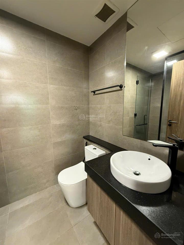 Thuê de la sol 35m2 ban công view sông siêu thoáng ngay bến vân đồn quận 4 sát q1 q4  0775 924 ***