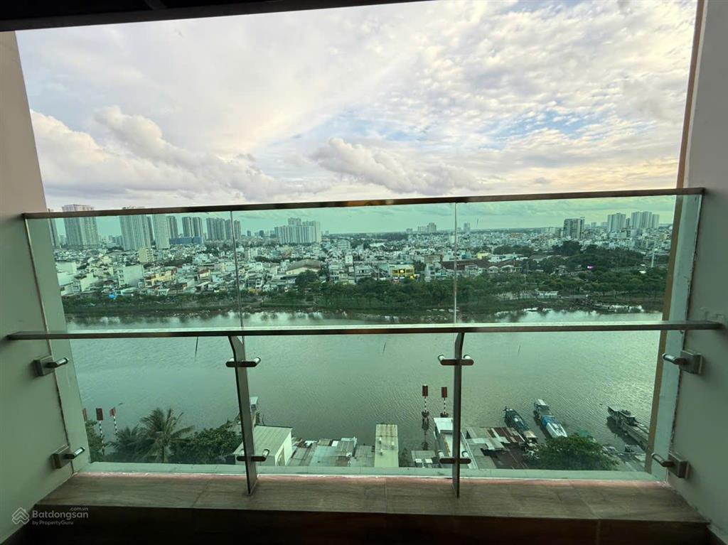Thuê de la sol 35m2 ban công view sông siêu thoáng ngay bến vân đồn quận 4 sát q1 q4  0775 924 ***
