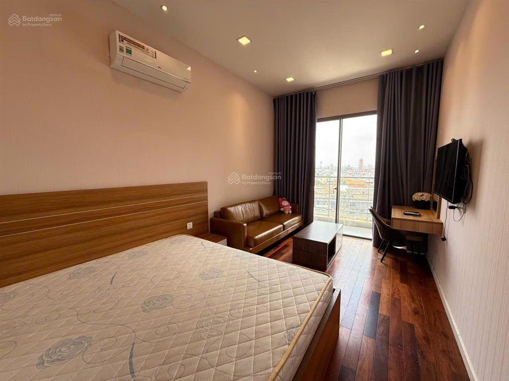 Thuê millennium 35m2 ban công tôn gỗ ấm cúng  bến vân đồn quận 4 sát q1 q3 cầu bason  0775 924 ***