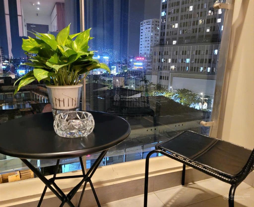 Thuê millennium 35m2 ban công tôn gỗ ấm cúng  bến vân đồn quận 4 sát q1 q3 cầu bason  0775 924 ***