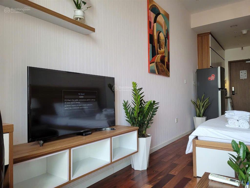 Thuê millennium 35m2 ban công tôn gỗ ấm cúng  bến vân đồn quận 4 sát q1 q3 cầu bason  0775 924 ***