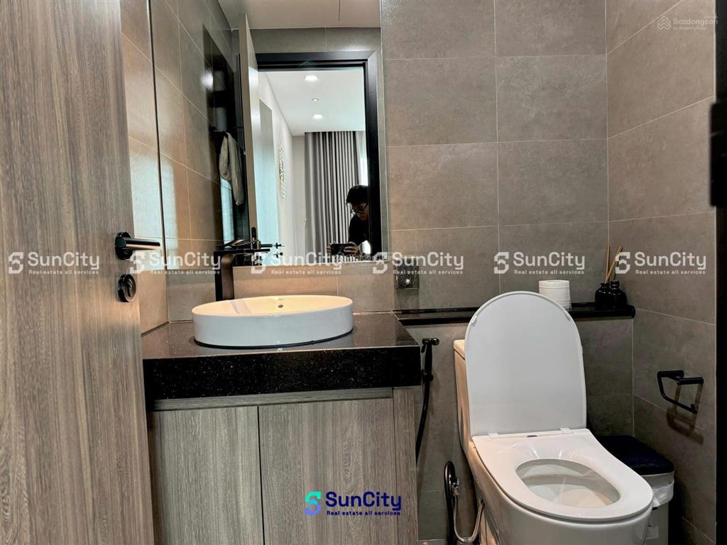 Thuê ngay 2pn2wc 86m2 mới 100% nội thất luxury view sông bến vân đồn quận 4 sát q1 q3  0775 924 ***